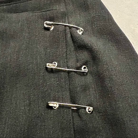 VINTAGE 90’s Safety Pin Mini Skirt 🧷 - Picture 10 of 10